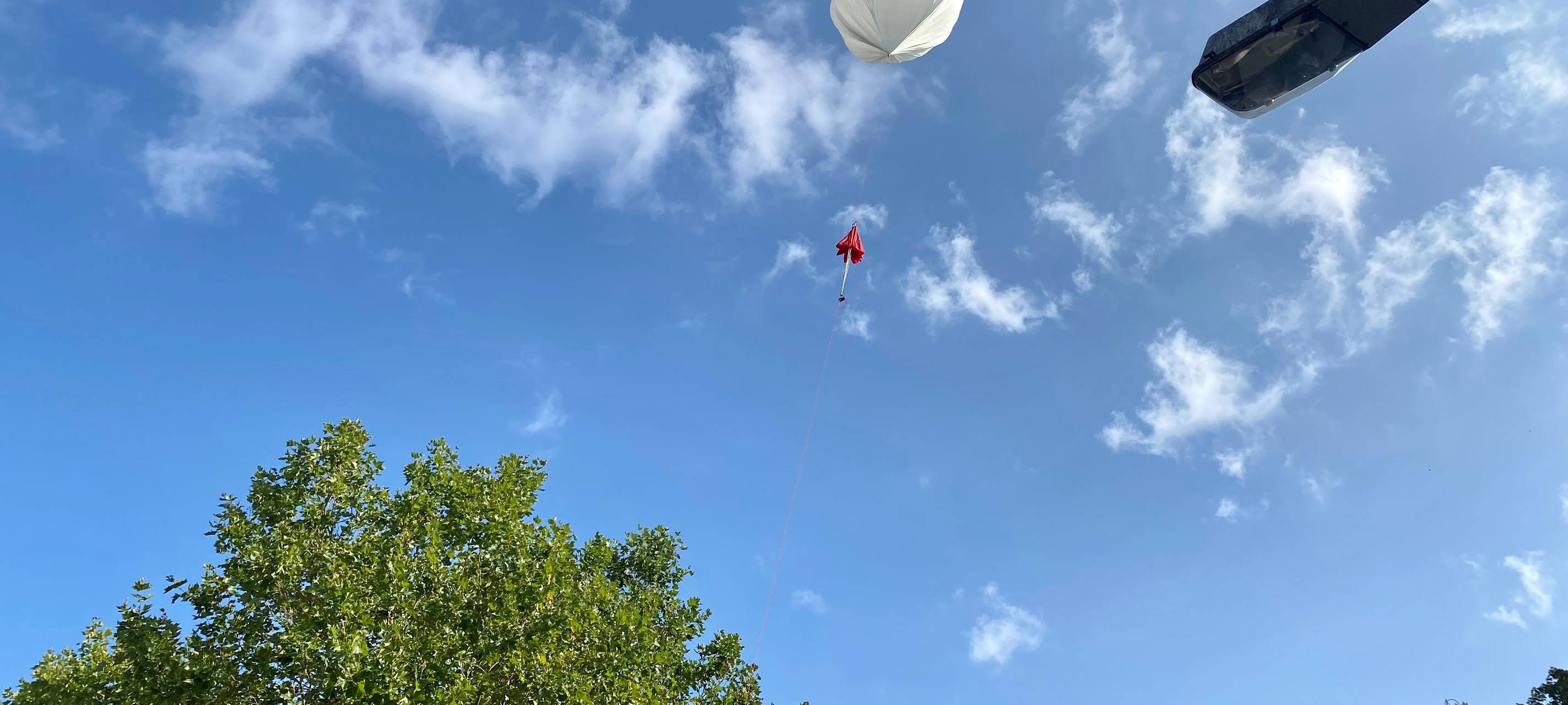 Schule in Essen schickt Ballon Richtung Weltall