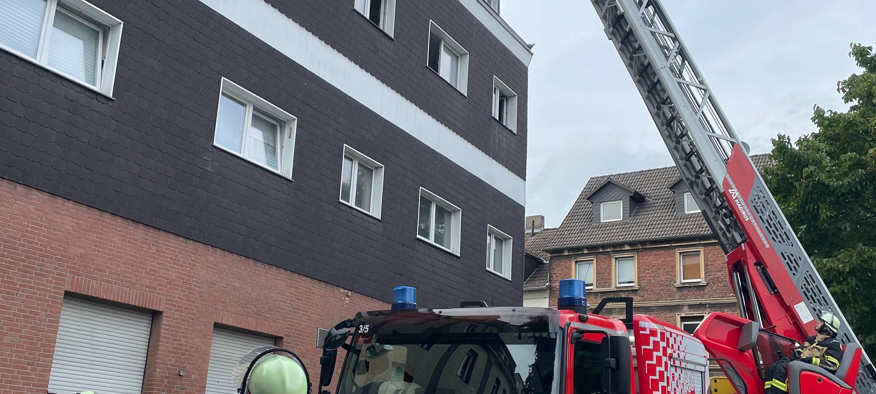 Kellerbrand in Essen - Fluchtweg für Mutter und Kind durch Rauch abgeschnitten