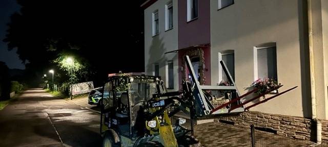 Mann fährt in Essen mit fremdem Radlader - Zeugen gesucht