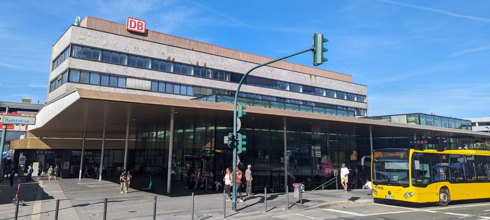 Polizisten in Essen von scheinbar hilfloser Person angegriffen