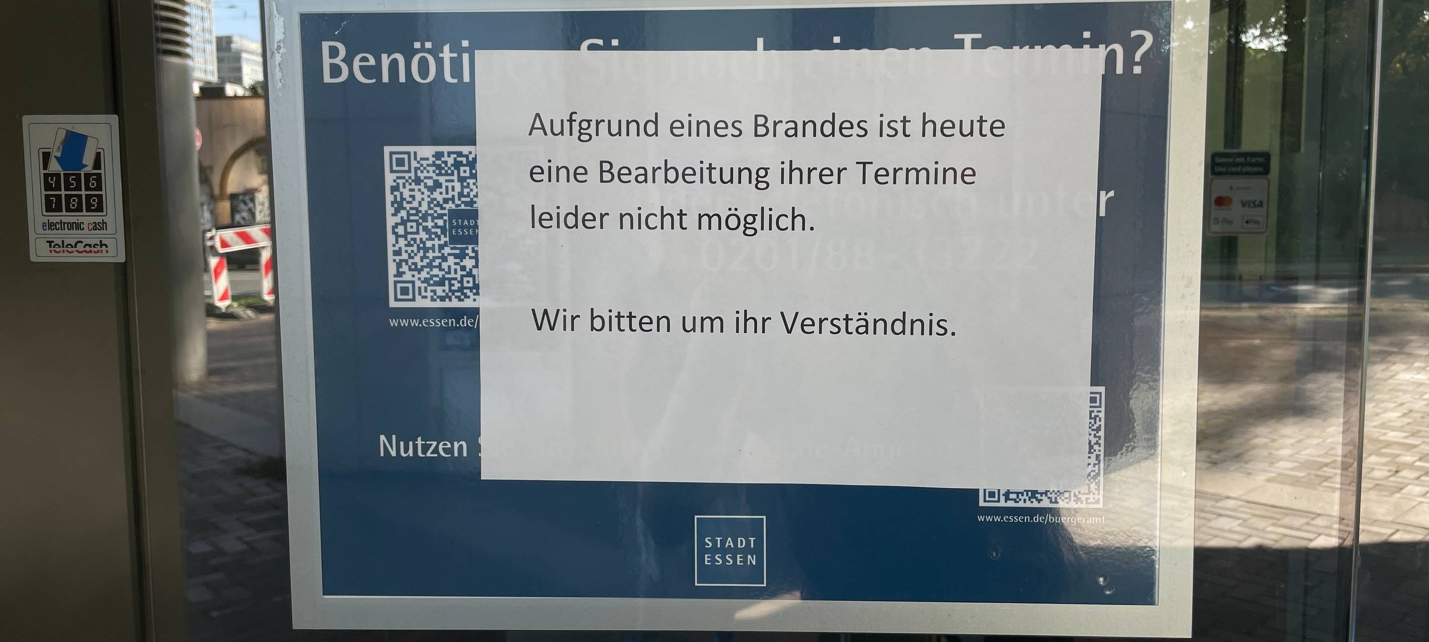 Schild für Brandmeldung im Gildehof in Essen am 11. September 2023
