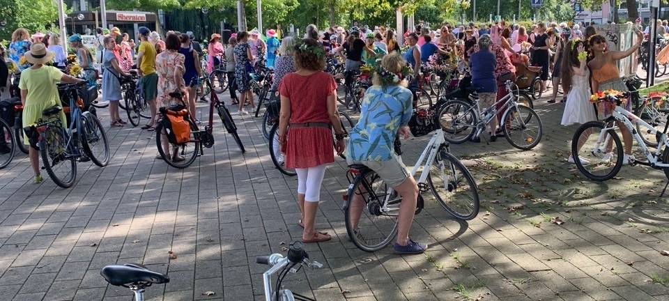 Fancy Women Bike Ride: Frauen in Essen radeln für mehr Respekt durch die Stadt