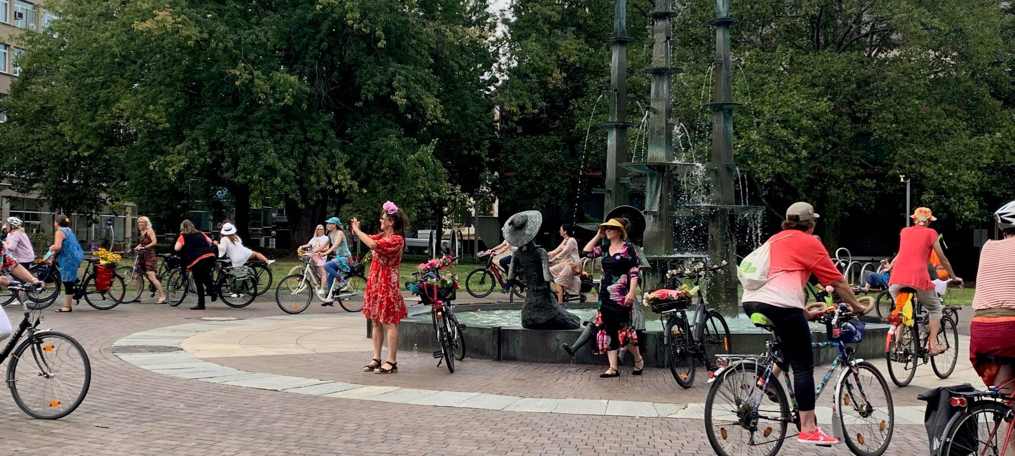 Fancy Women Bike Ride: Frauen in Essen radeln für mehr Respekt durch die Stadt