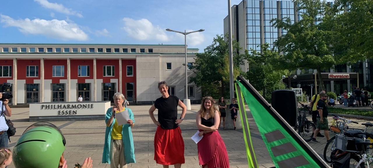 Fancy Women Bike Ride: Frauen in Essen radeln für mehr Respekt durch die Stadt