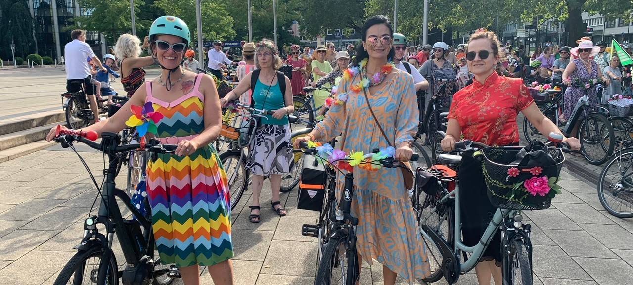Fancy Women Bike Ride: Frauen in Essen radeln für mehr Respekt durch die Stadt
