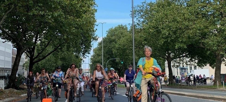 Fancy Women Bike Ride: Frauen in Essen radeln für mehr Respekt durch die Stadt