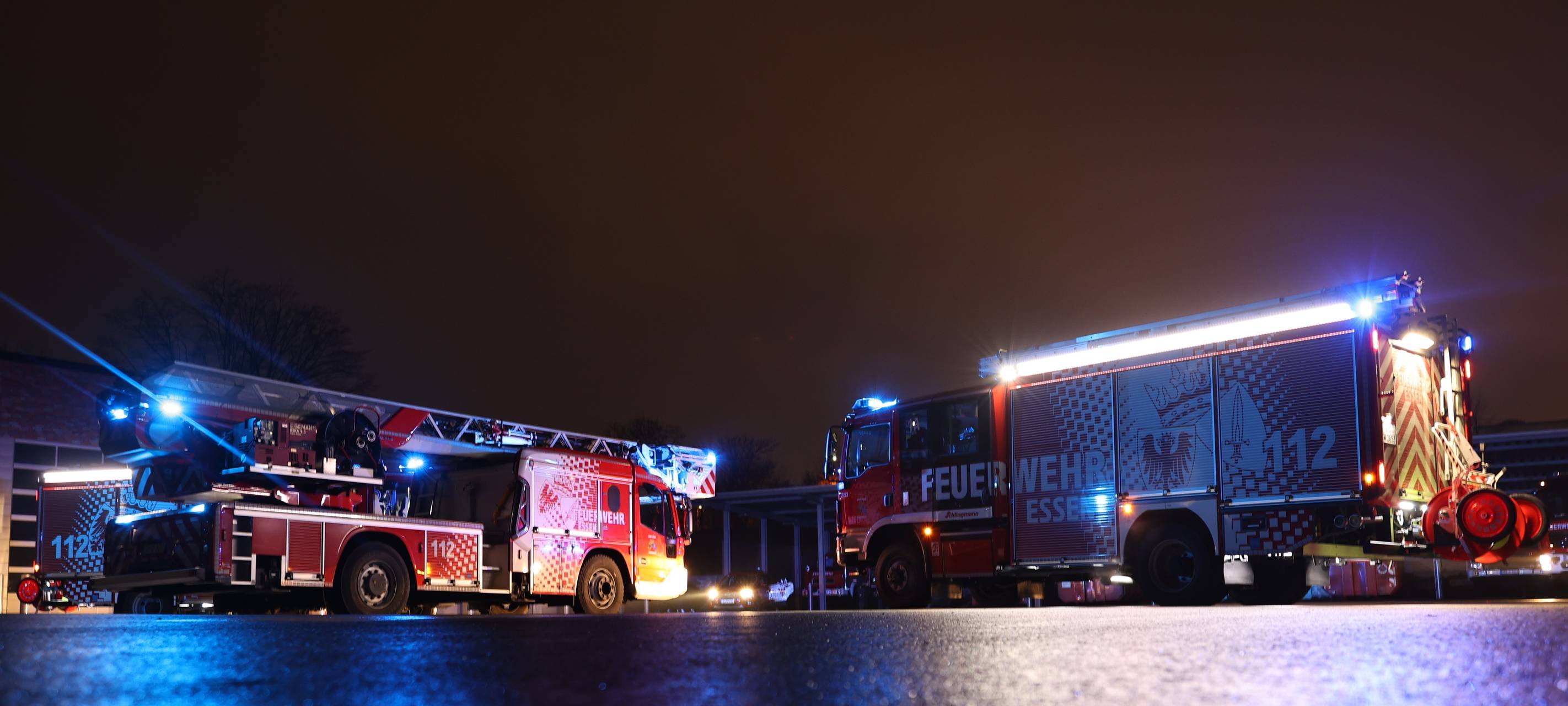 Feuerwehr Essen muss Kellerbrand löschen