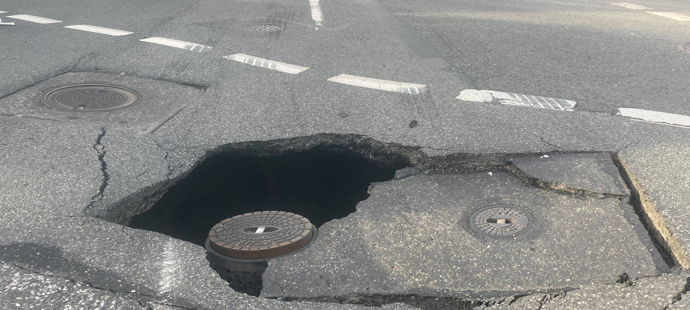 Straße in Essen eingebrochen