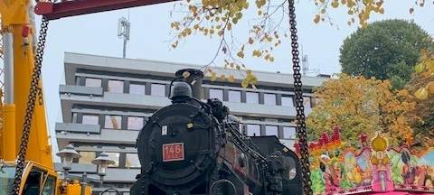 In Essen ist eine riesige Dampflok angekommen