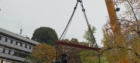 In Essen ist eine riesige Dampflok angekommen