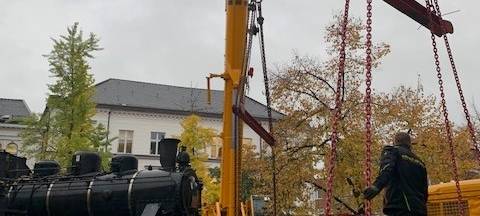In Essen ist eine riesige Dampflok angekommen