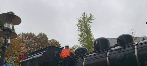 In Essen ist eine riesige Dampflok angekommen