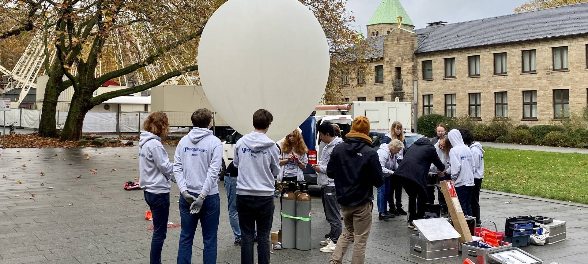 Forschungsprojekt in Essen: Wetterballon fliegt Richtung Weltall
