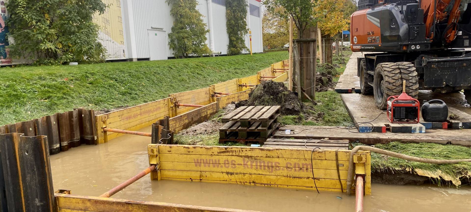 Rohrbruch in Essen: Wichtige Straße überflutet