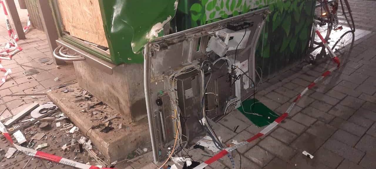 Diebe sprengen in Essen Ticketautomaten – lauter Knall in der Nacht