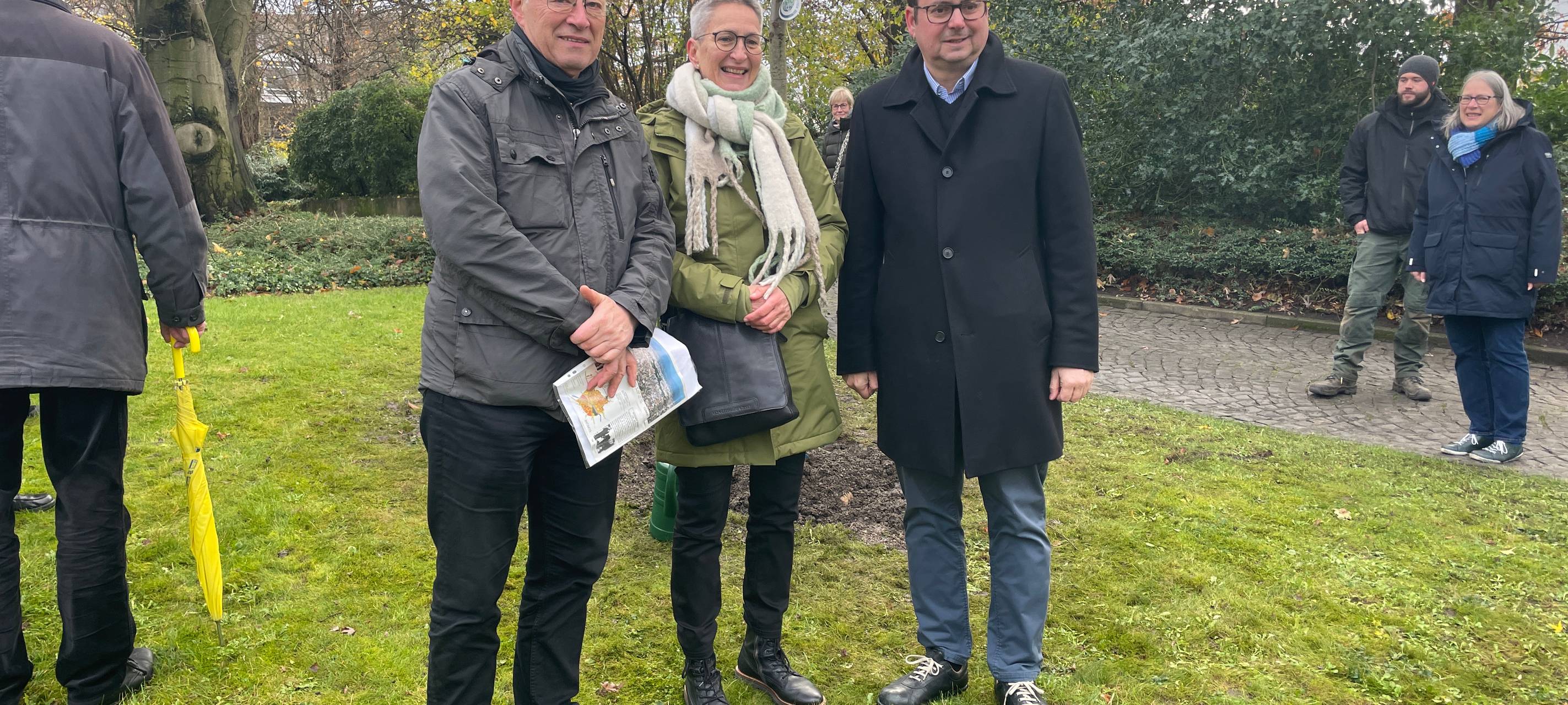 Baum in Essen als Zeichen für Frieden gepflanzt