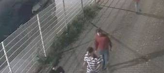 Polizei in Essen sucht mit Fotos nach Einbrechern