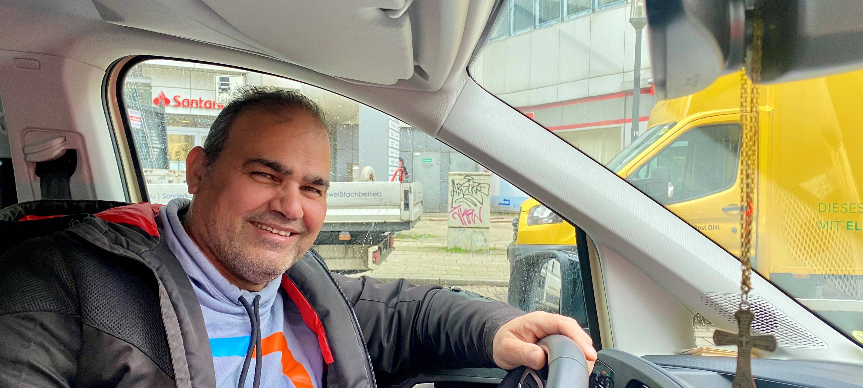 Taxifahrer aus Essen soll Bibelspruch entfernen