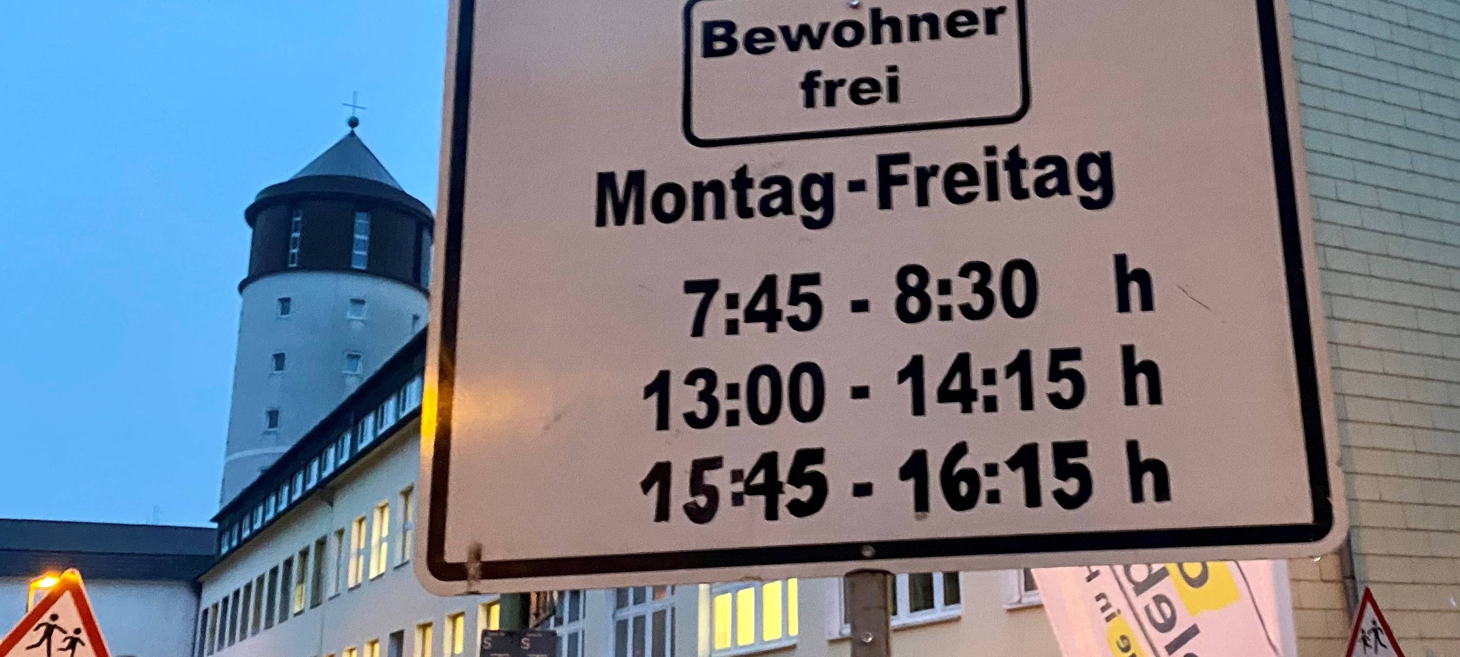 Eltern in Essen bremsen Elterntaxis aus