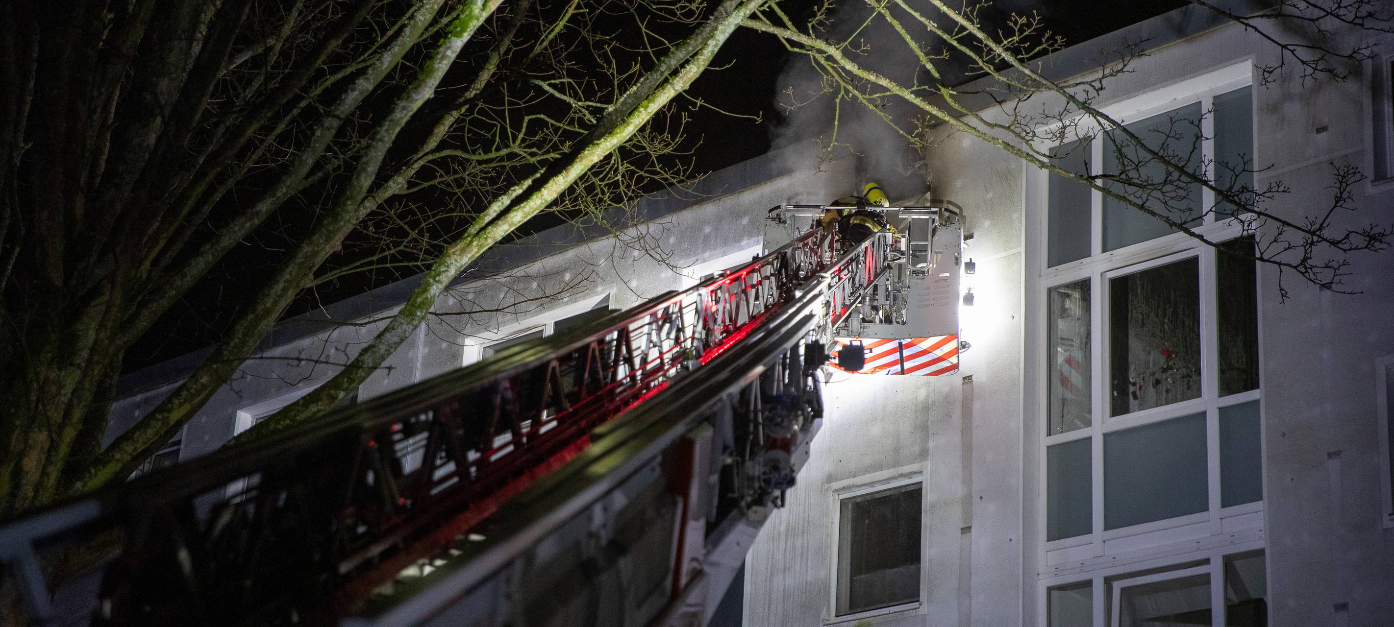 Feuerwehreinsatz in Essen: Flammen schlugen aus dem Fenster