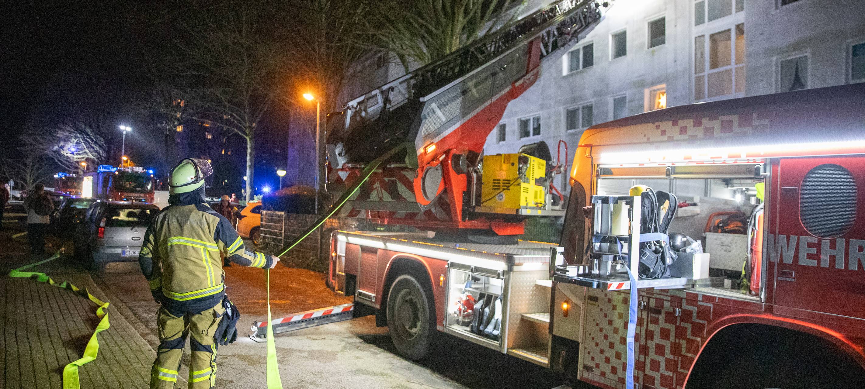 Feuerwehreinsatz in Essen: Flammen schlugen aus dem Fenster