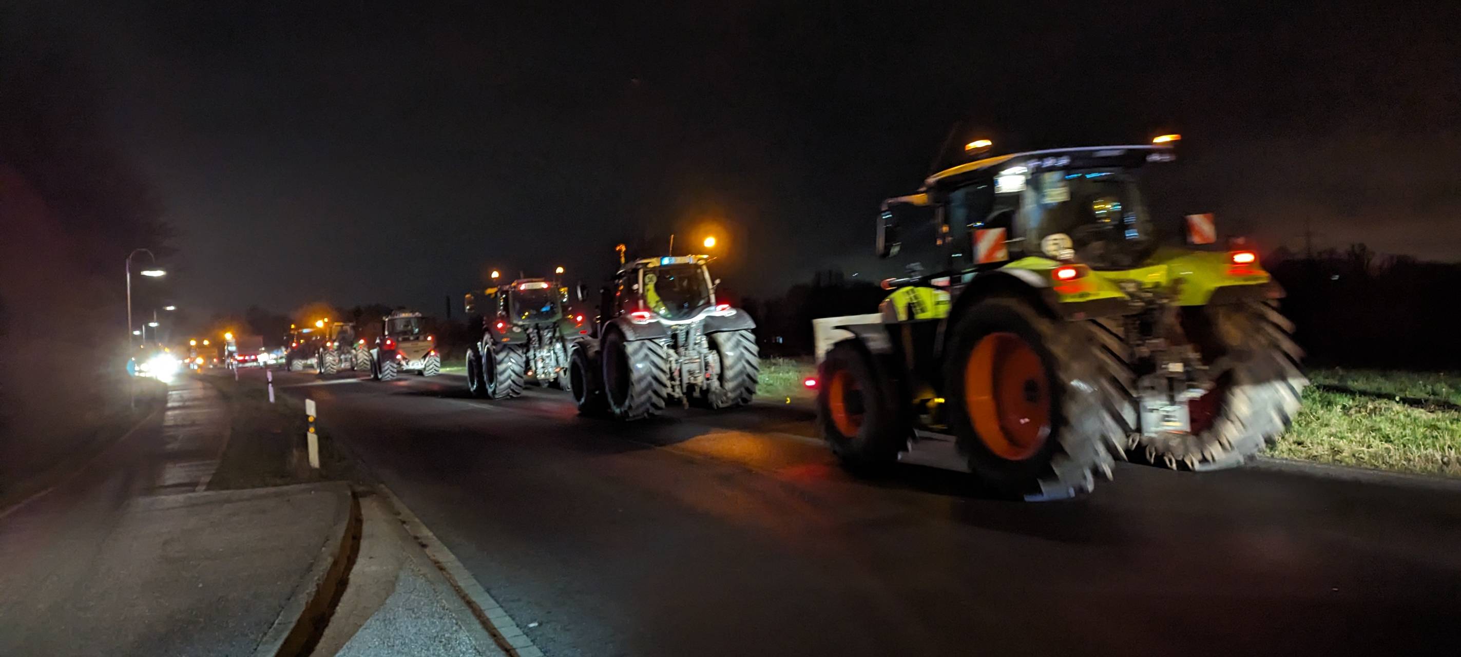 Bauernproteste in Essen: Große Treckerfahrt durch NRW