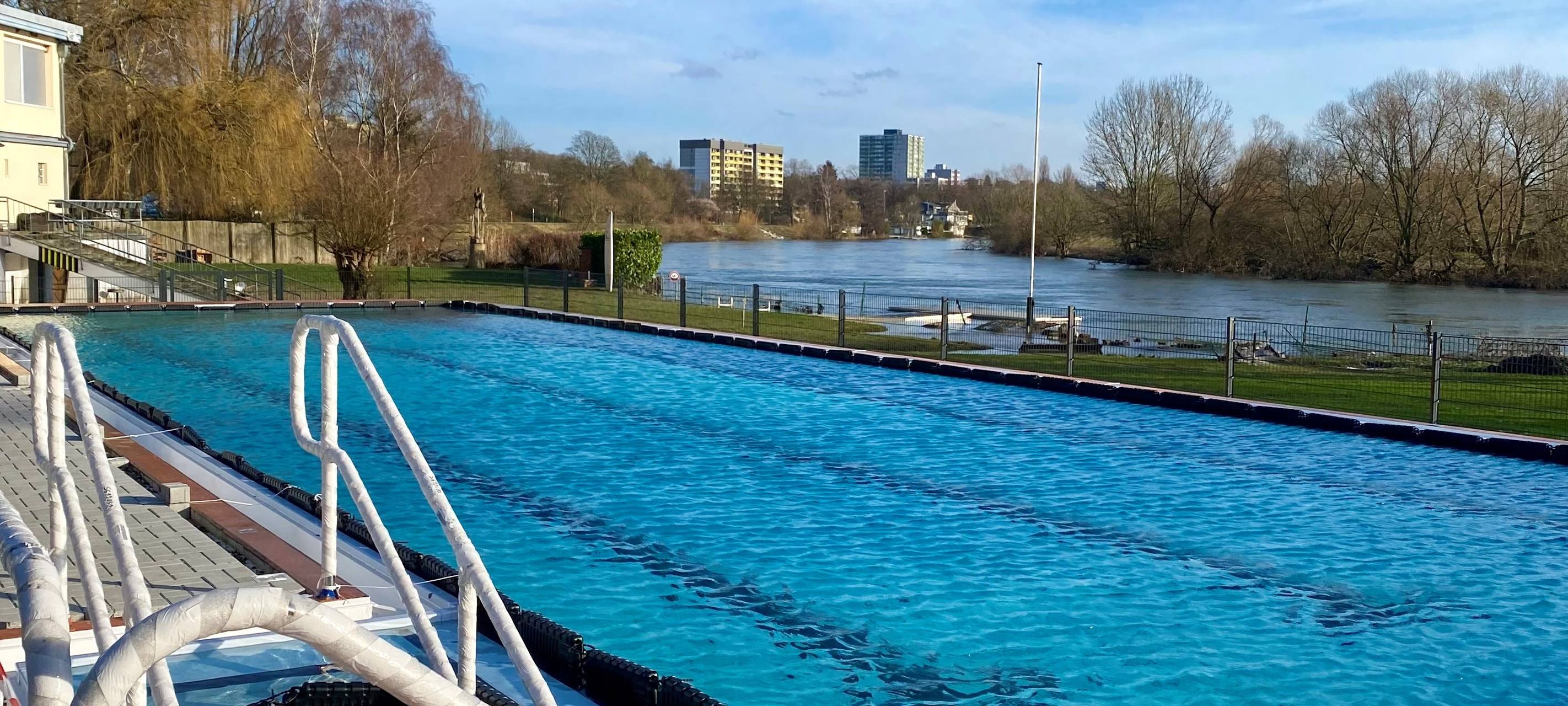 Nach Hochwasser in Essen: Aufräumen am Ruhrufer in Steele