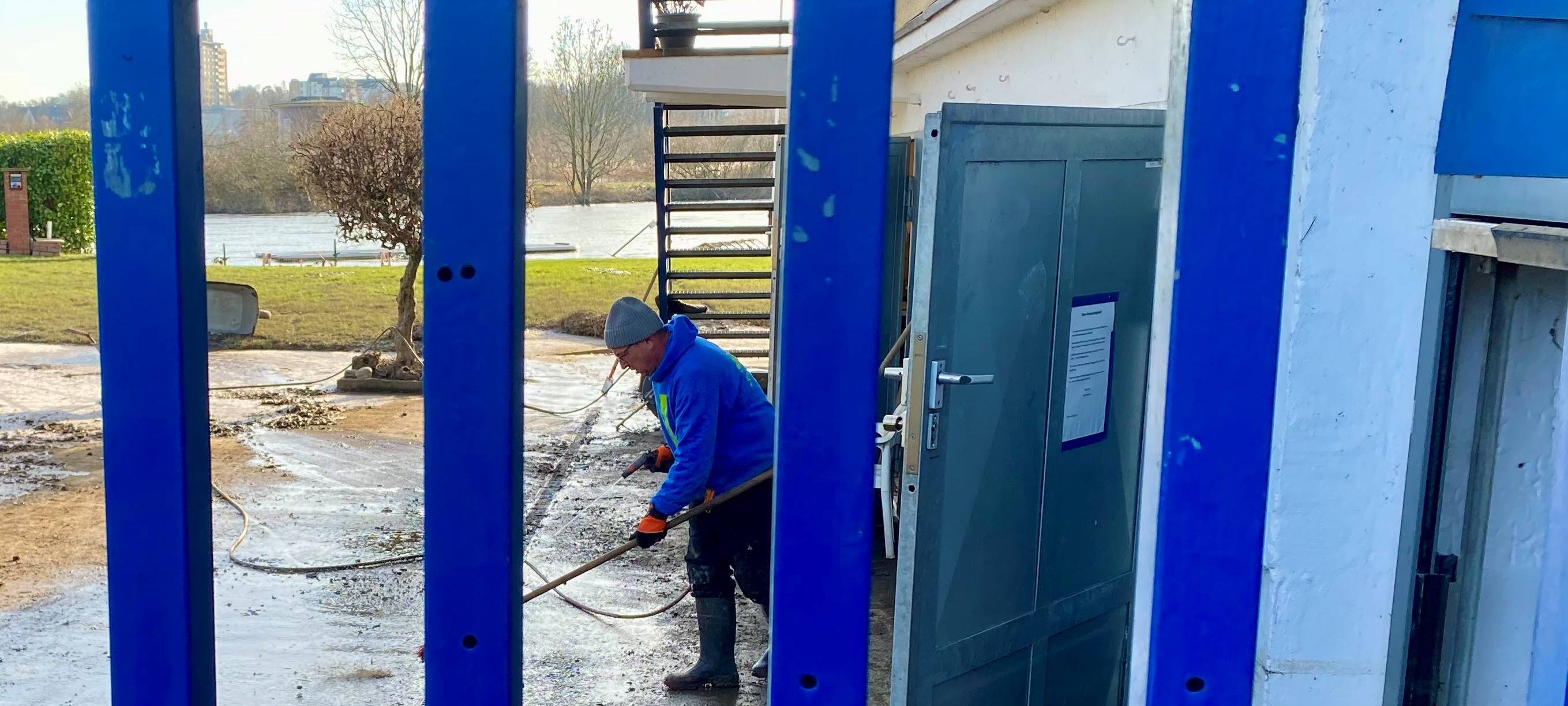 Nach Hochwasser in Essen: Aufräumen am Ruhrufer in Steele
