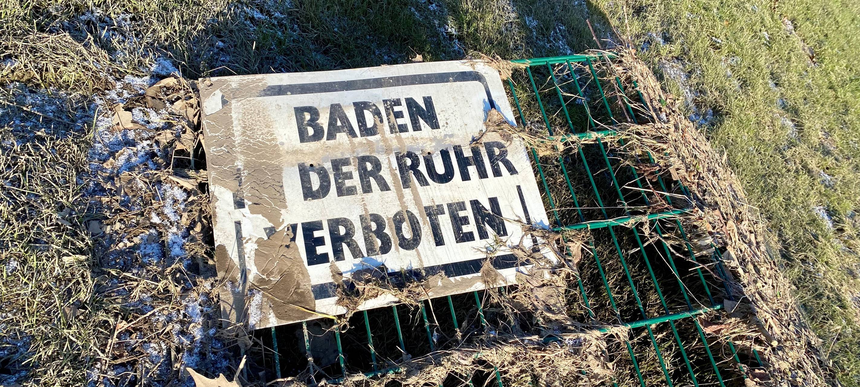 Nach Hochwasser in Essen: Aufräumen am Ruhrufer in Steele