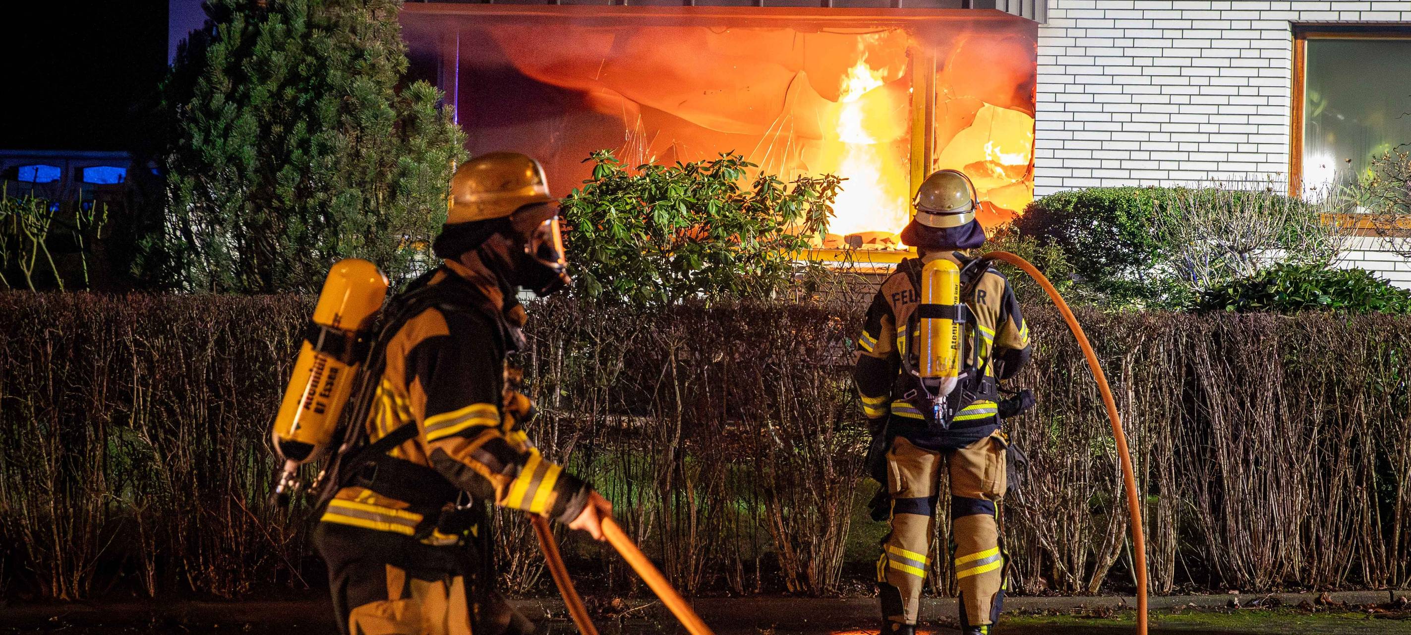 Zimmer in Essen in Vollbrand: Flammen schlugen aus der Wohnung