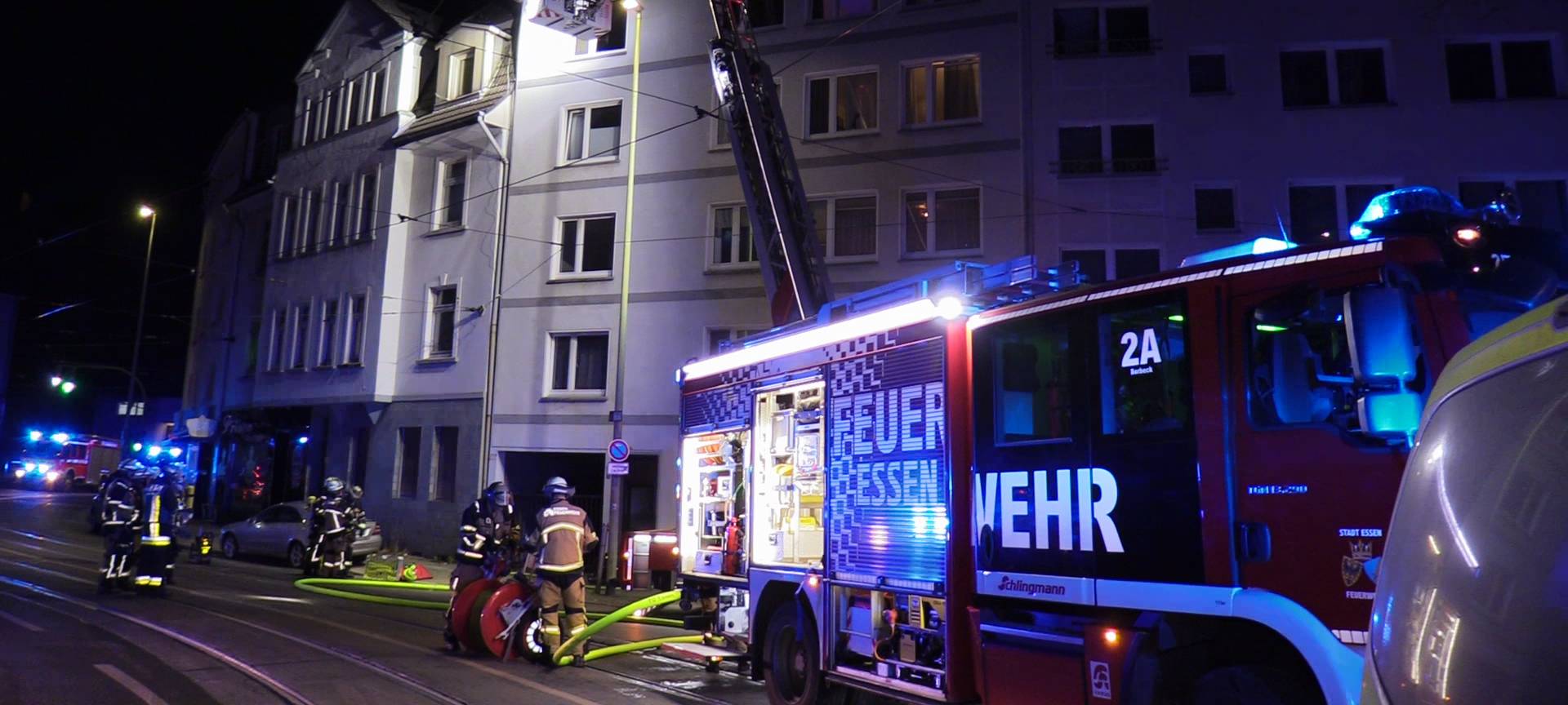 Matratze brennt in Essen – Feuerwehr im Einsatz