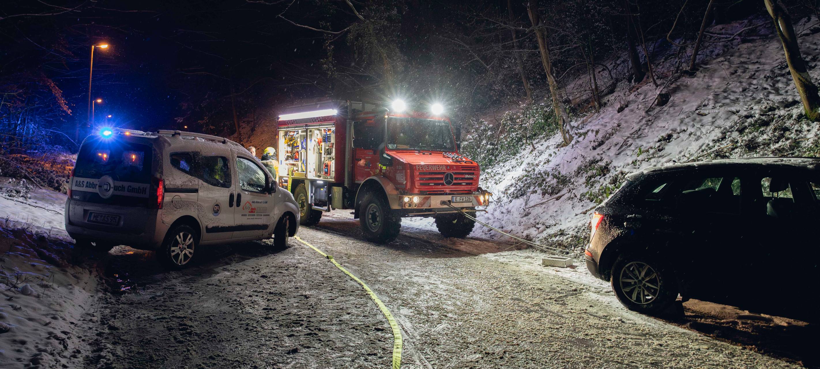 Glätteunfälle in Essen – Auto droht umzukippen