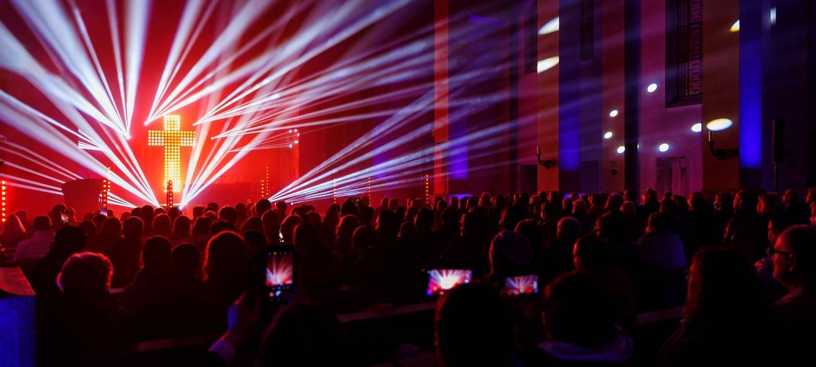 Ecclesia Lumina in Essen: Spektakuläre Licht-Show in der Kirche