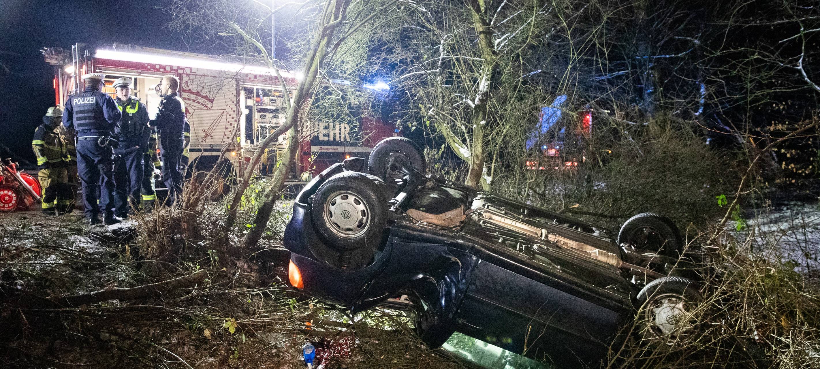 Schwerer Unfall in Essen: Person aus Auto geschleudert