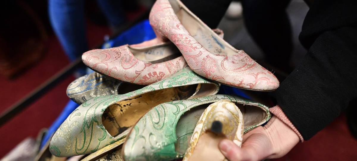 Ausgefallene Kostüme in Essen: Verkauf im Grillo-Theater