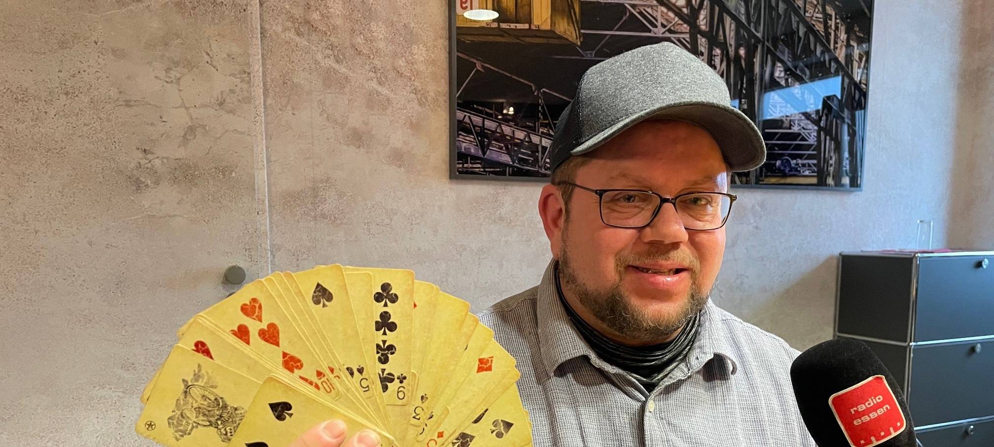 Zauberer aus Essen: Fred Funke und seine magischen Freunde im Theater Courage