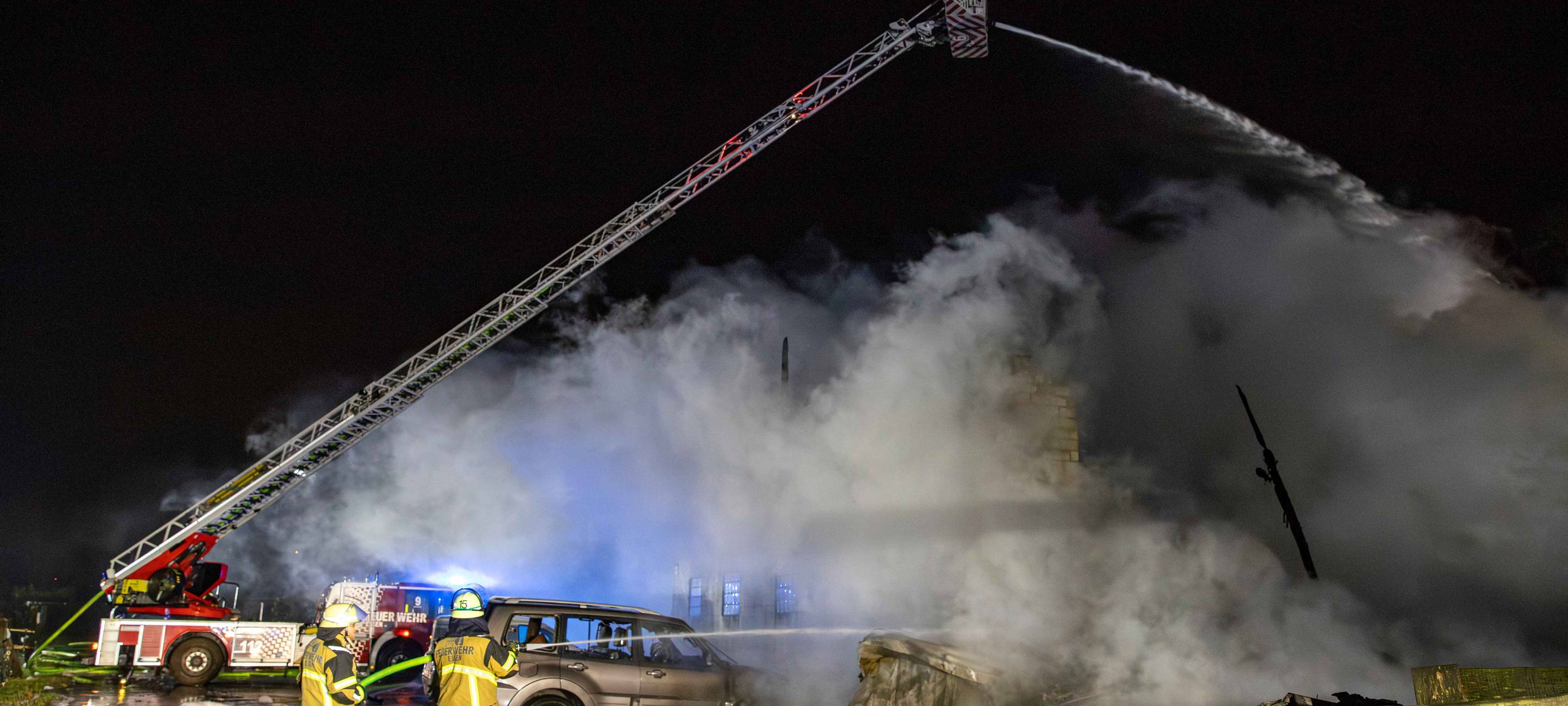 Großer Brand in Essen auf Reiterhof