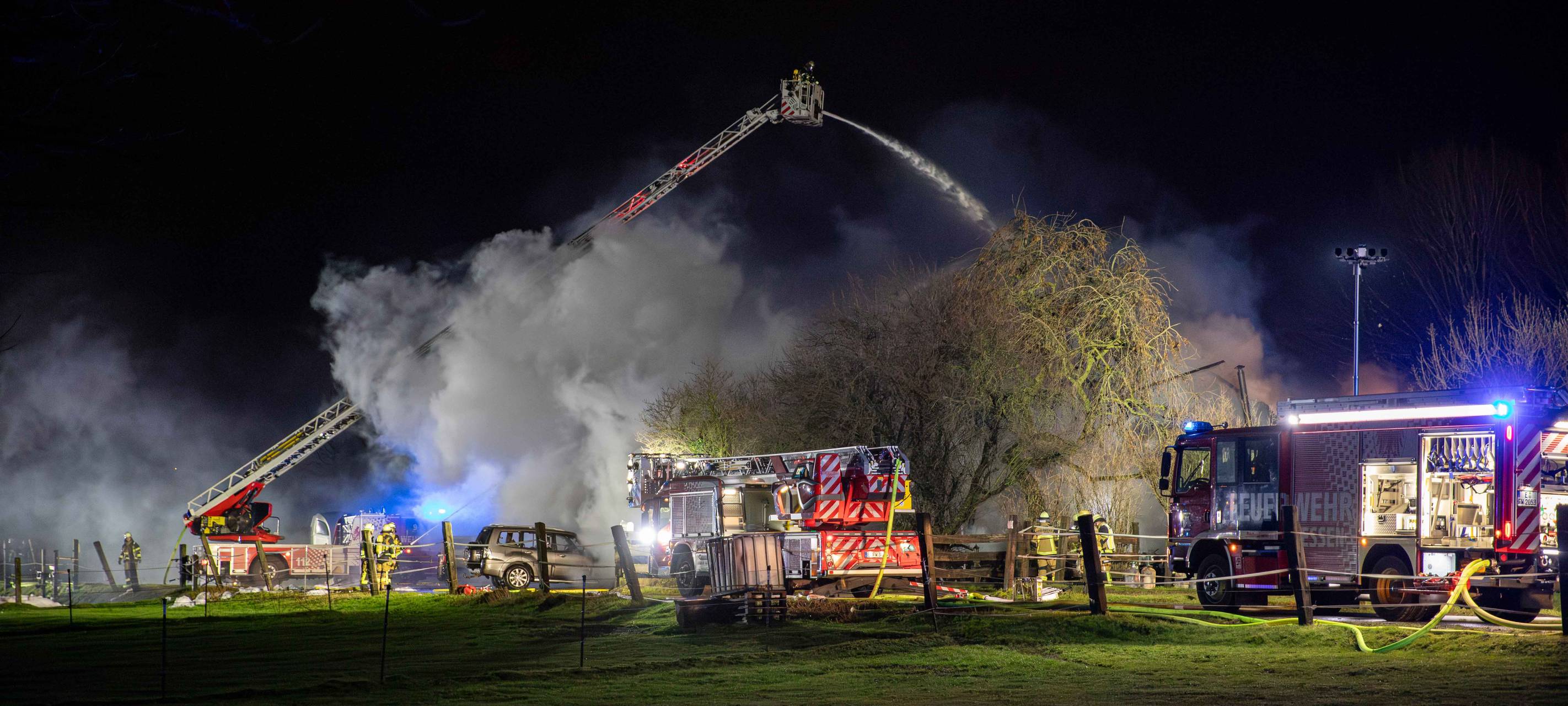 Großer Brand in Essen auf Reiterhof