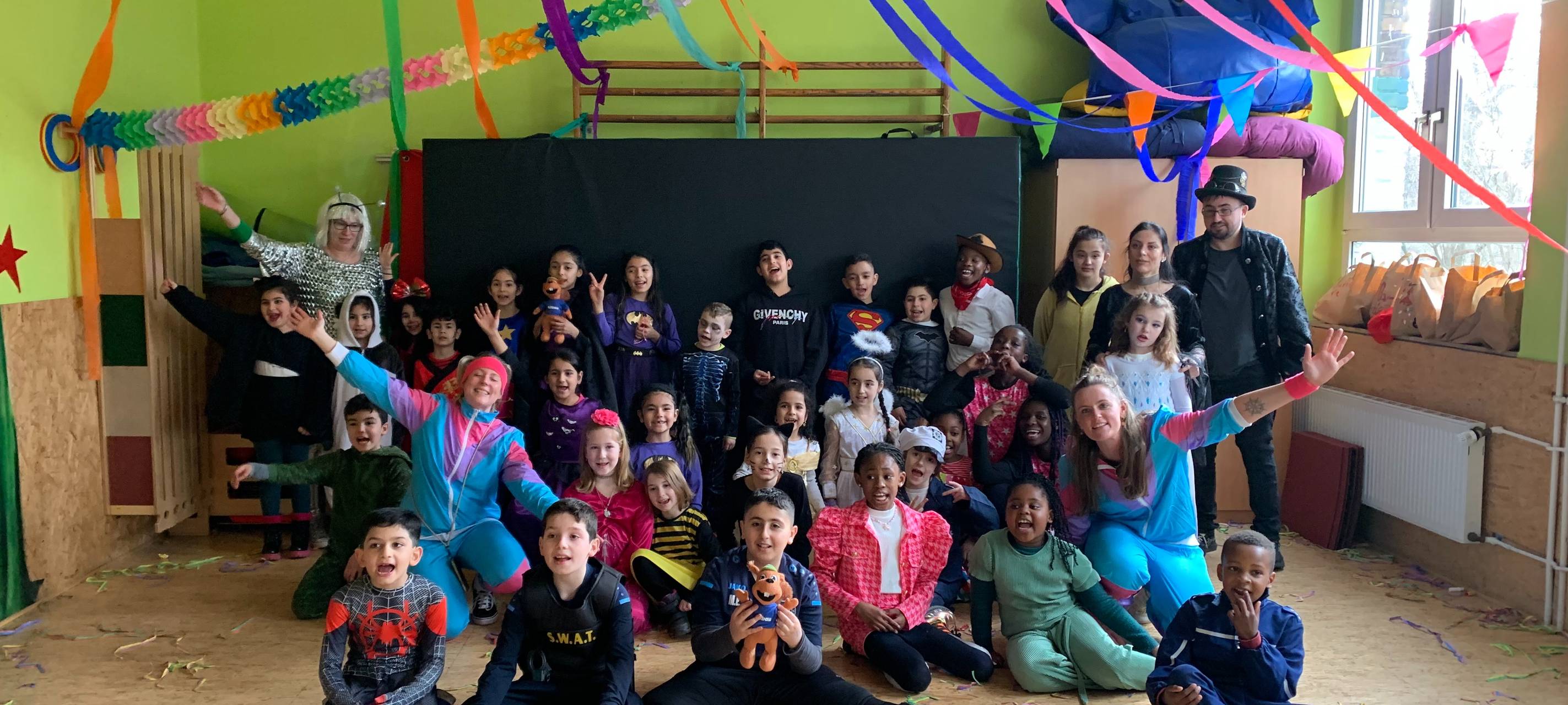 Der Kamelle-Express von Radio Essen im Kinder- und Jugendhaus Freie Schule Essen