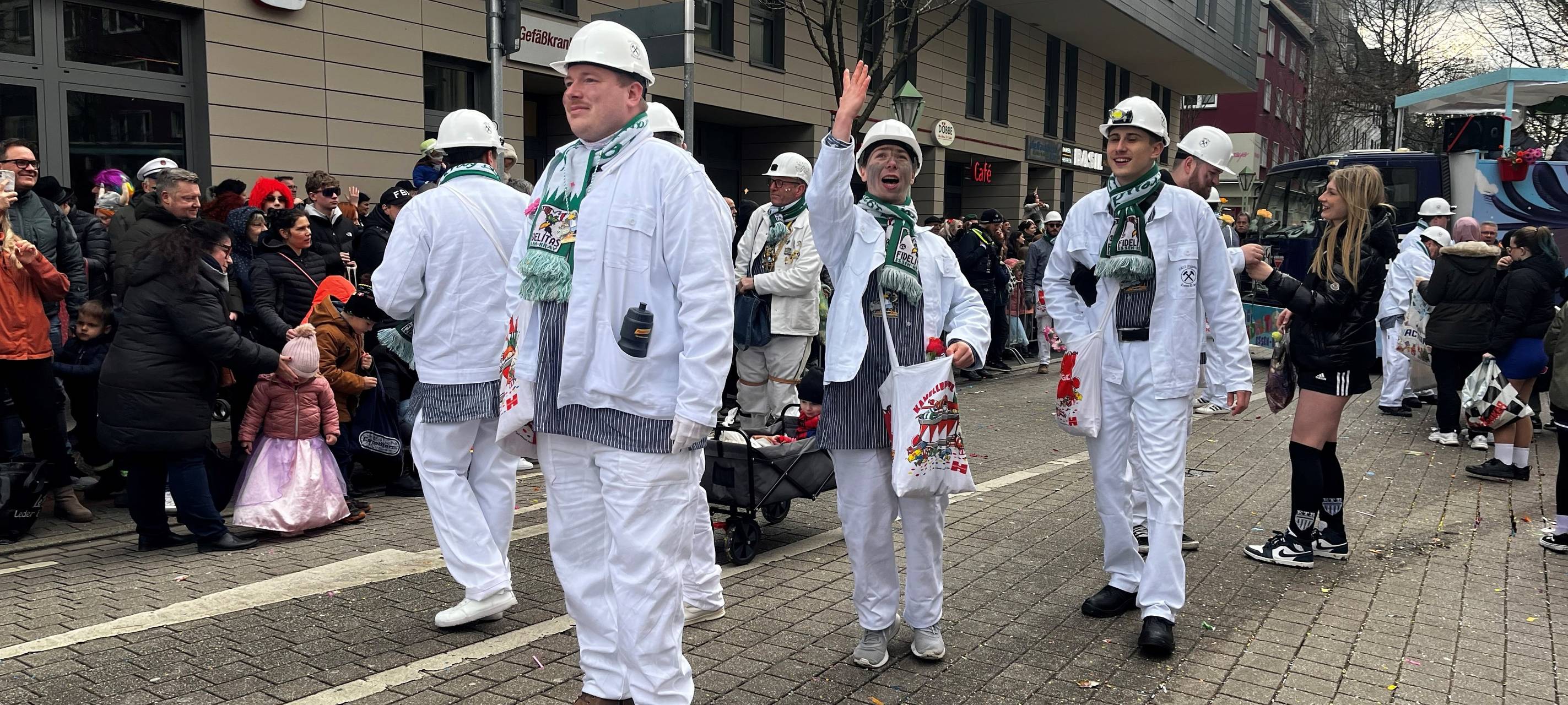 Rosenmontagszug in Essen-Rüttenscheid 2024