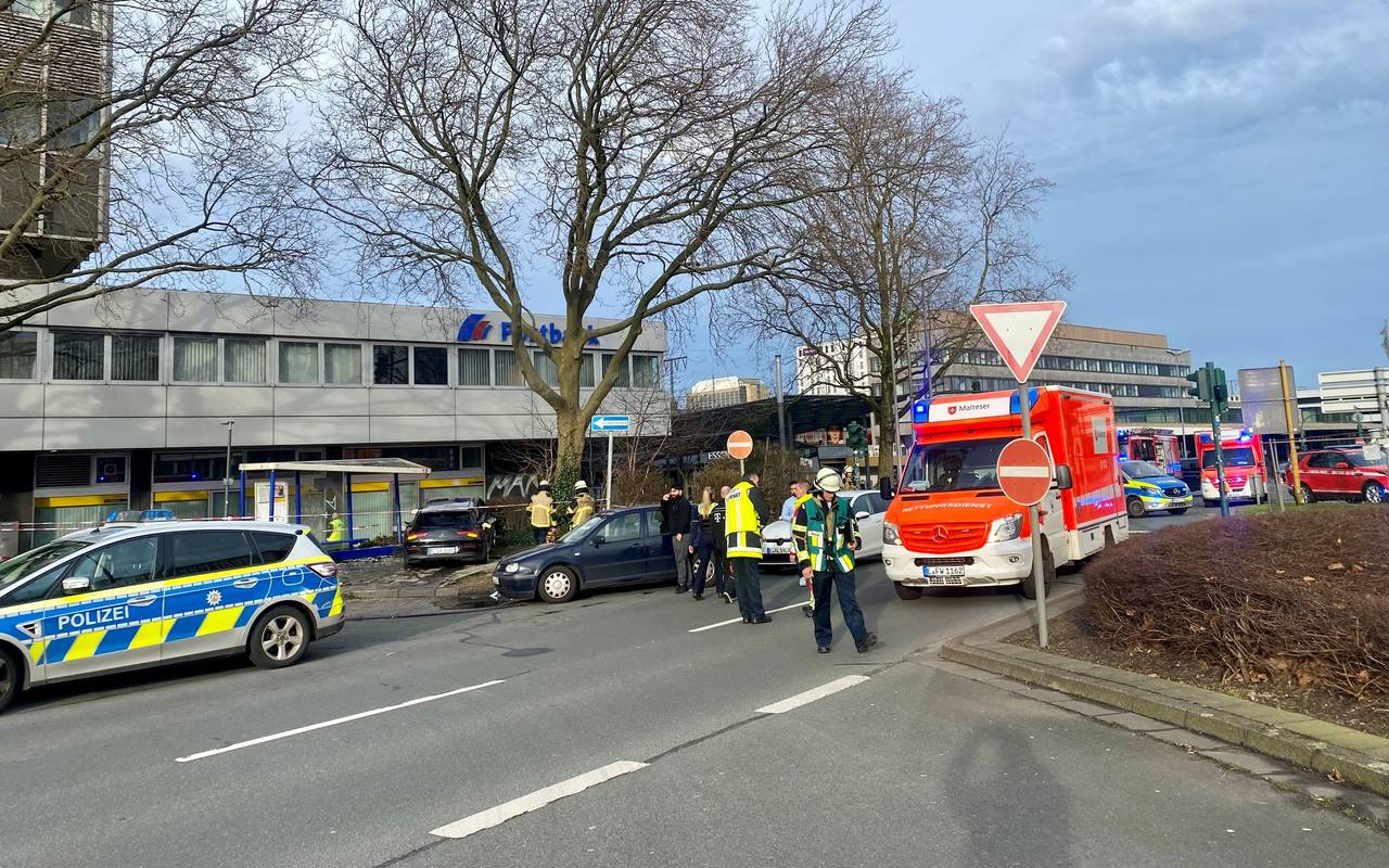 Unfall in Essen an Bushaltestelle am Hbf