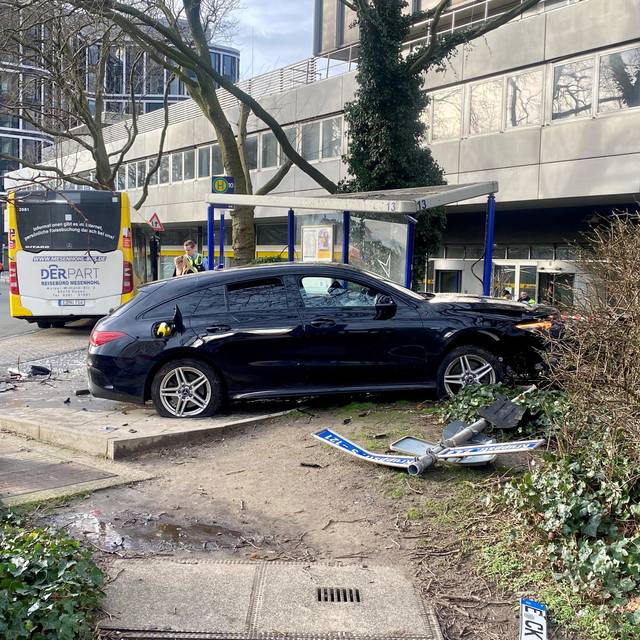 Unfall in Essen an Bushaltestelle am Hbf