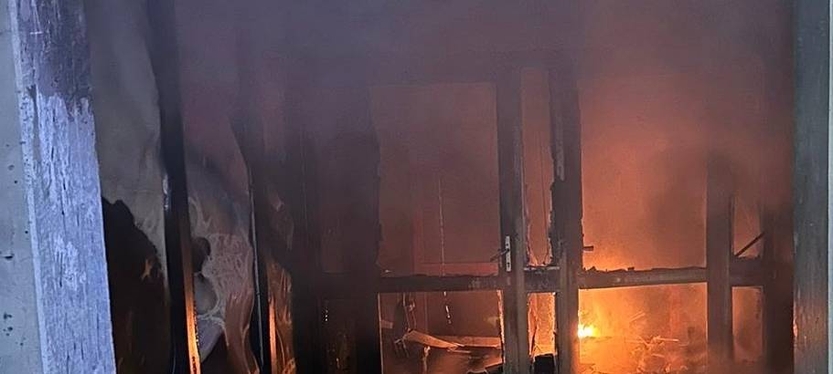 Feuerwehr Essen löscht Brand in leerstehender Schule