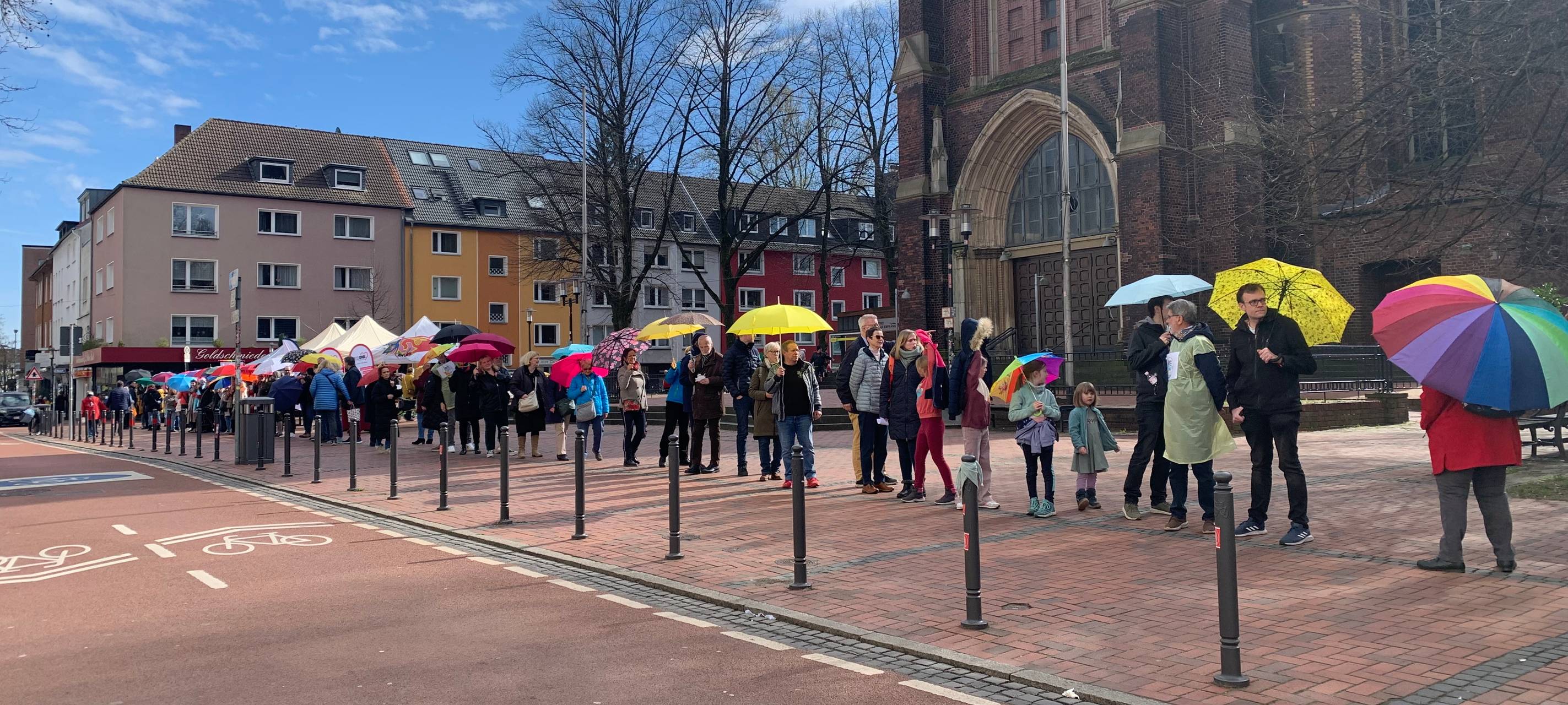 Menschenkette in Essen als Zeichen gegen Rassismus