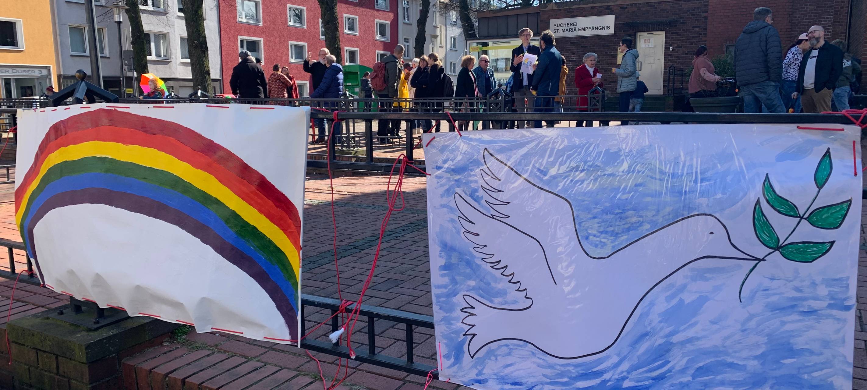 Menschenkette in Essen als Zeichen gegen Rassismus