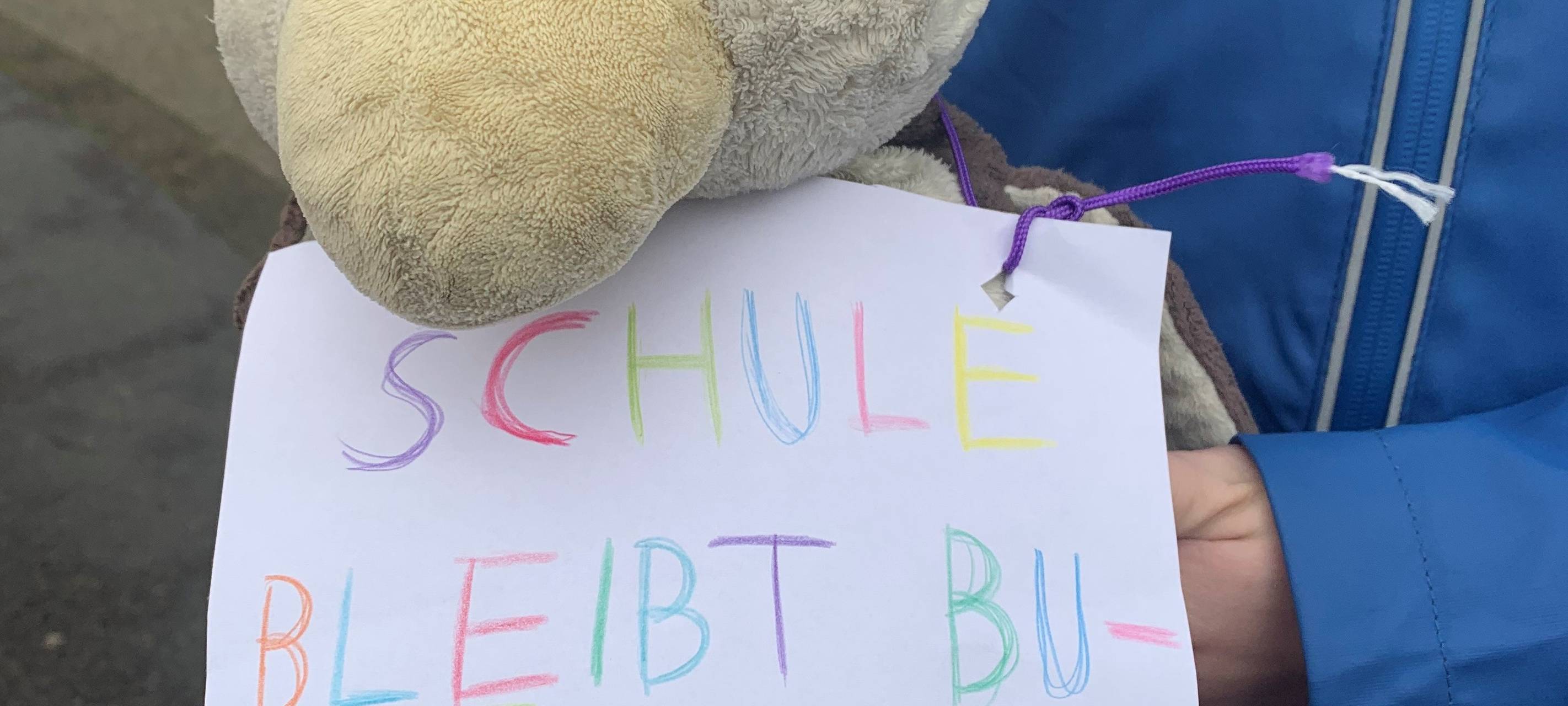 Demo in Essen: Tausende Schüler und Anwohner für Demokratie