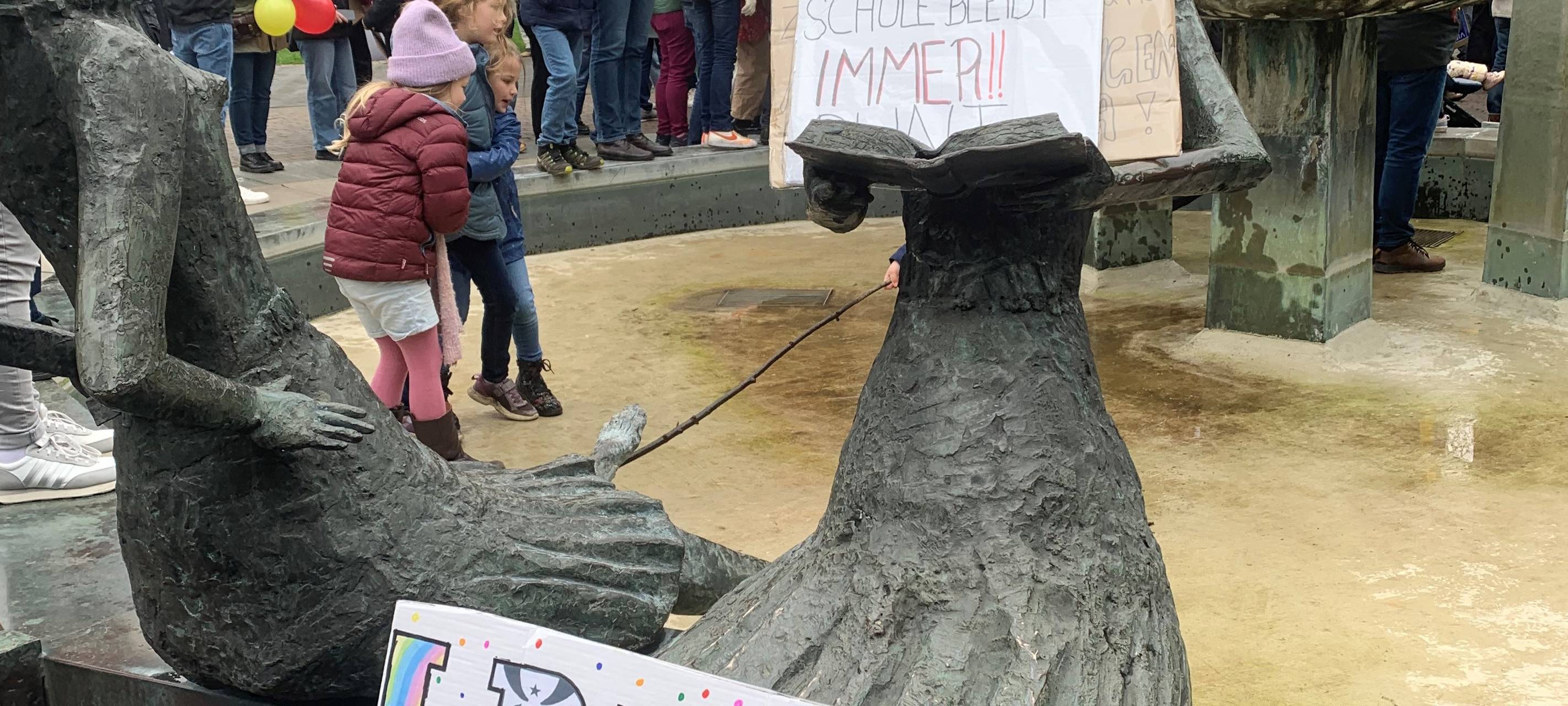 Demo in Essen: Tausende Schüler und Anwohner für Demokratie