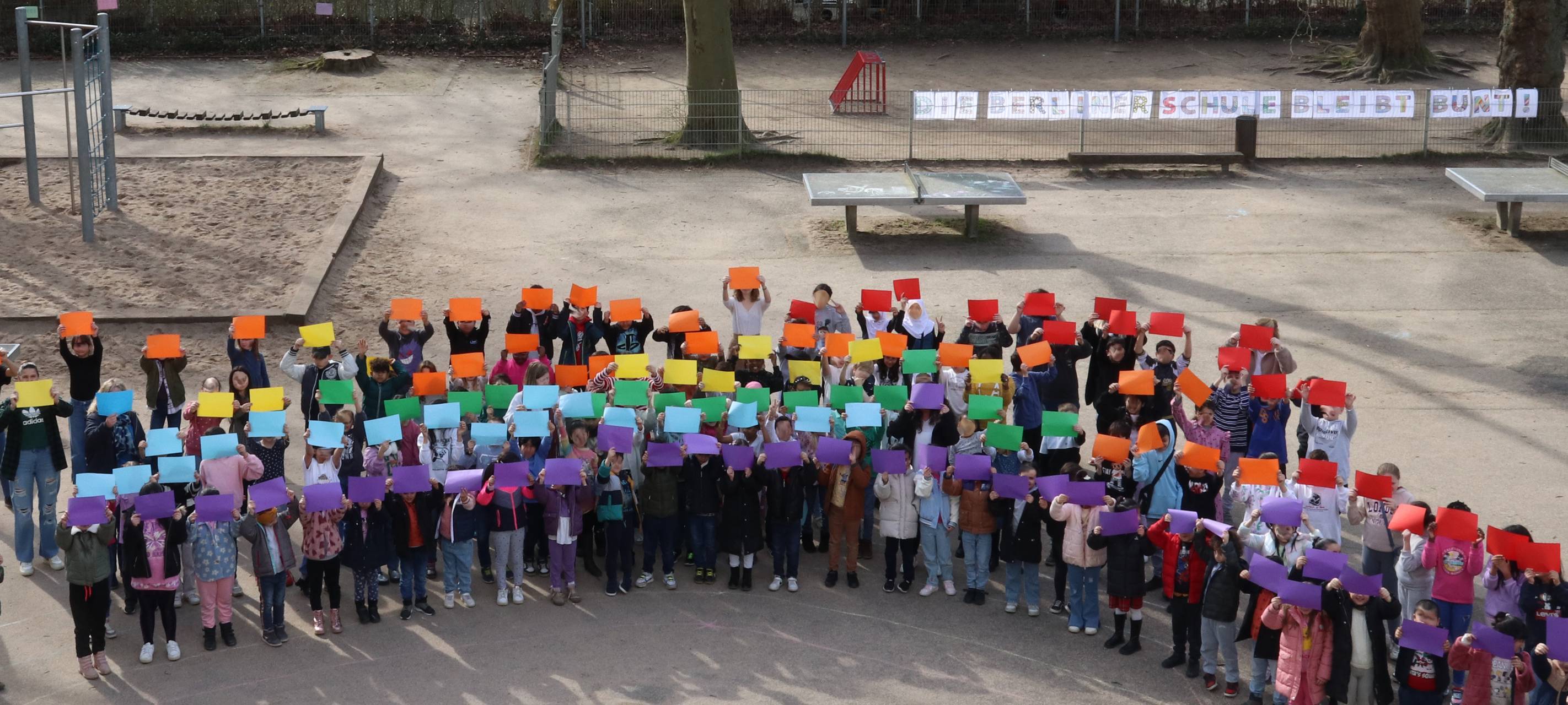 Grundschulen in Essen setzen buntes Zeichen gegen Rassismus