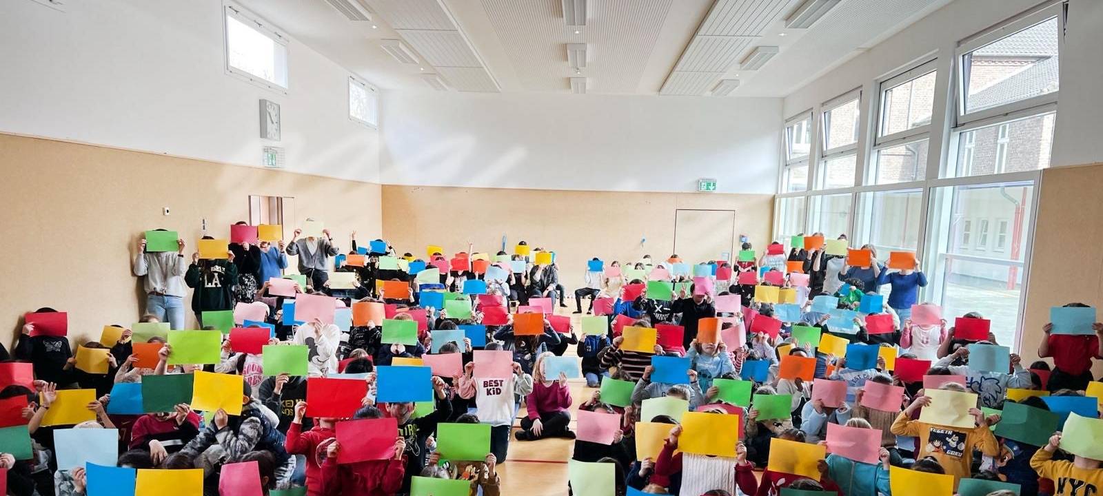Grundschulen in Essen setzen buntes Zeichen gegen Rassismus