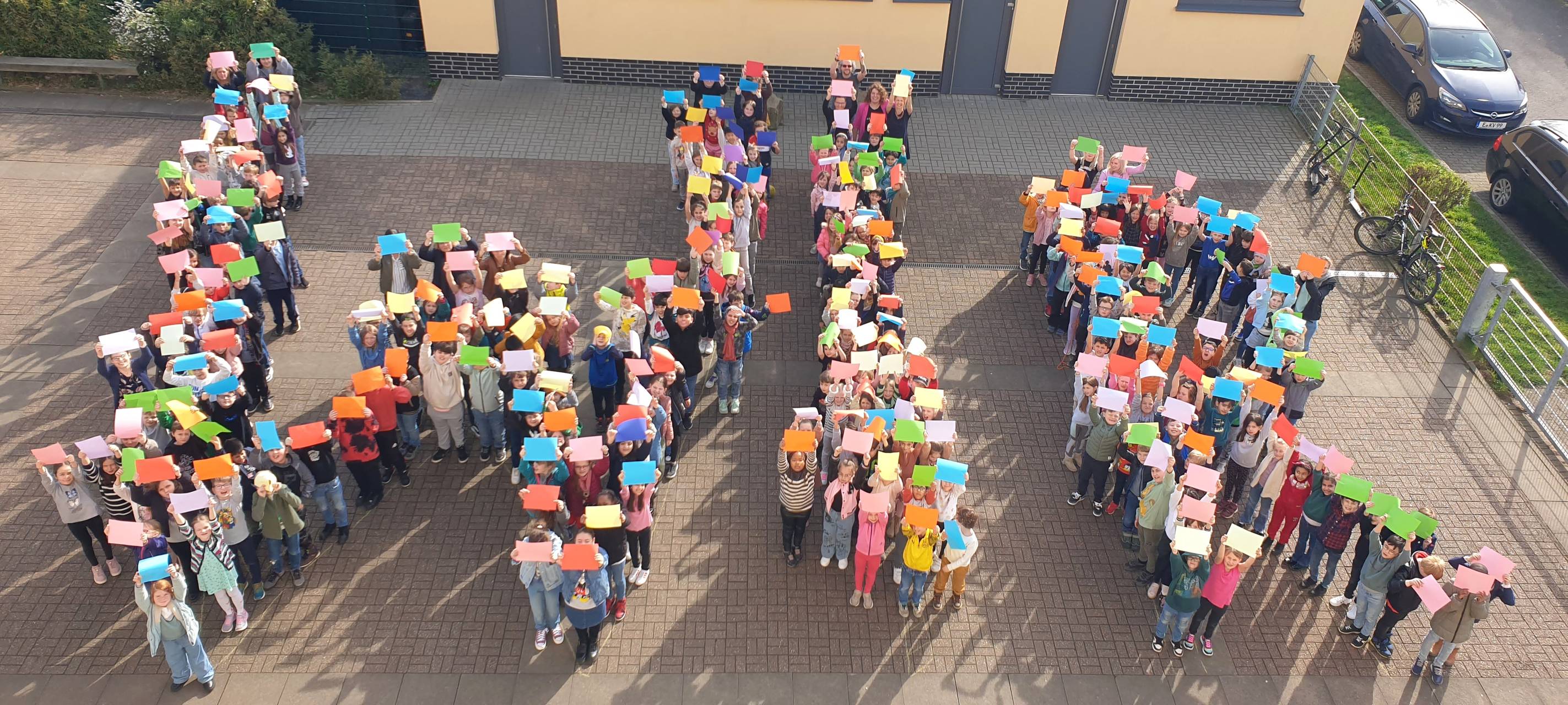 Grundschulen in Essen setzen buntes Zeichen gegen Rassismus